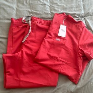 FIGS men’s scrubs - joggers + top